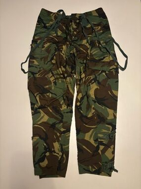 Military 1984 vintage cargo camo pants (repaired)